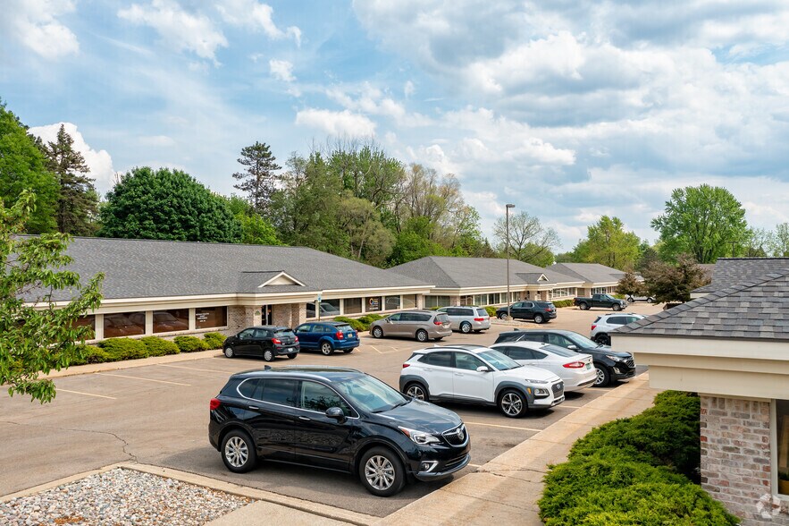 15851 S Old Us-27, Lansing, MI à vendre - Photo de l’immeuble – Image 2 sur 5