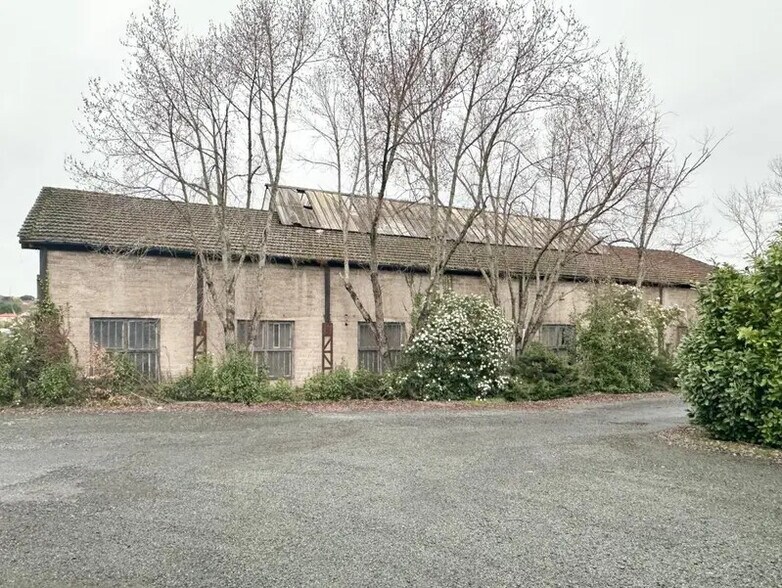 Local d'activités dans Saint-Juéry à vendre - Photo de l’immeuble – Image 3 sur 4