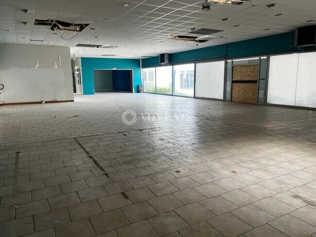 Plus de détails pour Local commercial à vendre