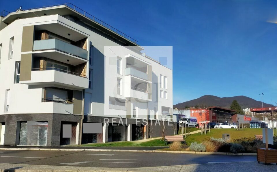 Local commercial dans Voiron à louer Photo de l’immeuble– Image 1 sur 15