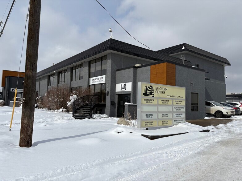9936 67 Av NW, Edmonton, AB à louer - Photo de l’immeuble – Image 1 sur 25
