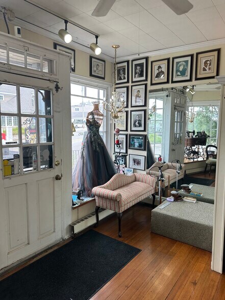 705 Main St, Hyannis, MA à vendre - Hall d’entrée – Image 3 sur 18