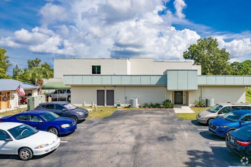 2127 Grand Blvd, Holiday, FL à louer - Photo de l’immeuble – Image 3 sur 3