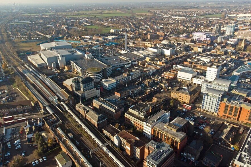 7 Eastern Rd, Romford à vendre - Photo de l’immeuble – Image 3 sur 5