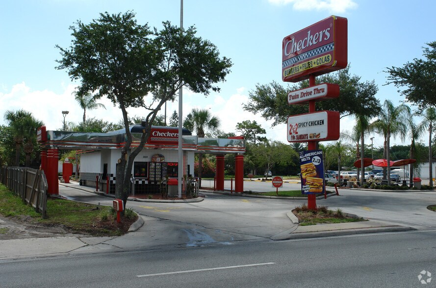 3501 34th St N, Saint Petersburg, FL à louer - Photo de l’immeuble – Image 2 sur 6