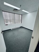 6200 Boul Taschereau, Brossard, QC à louer Photo intérieure– Image 2 sur 3