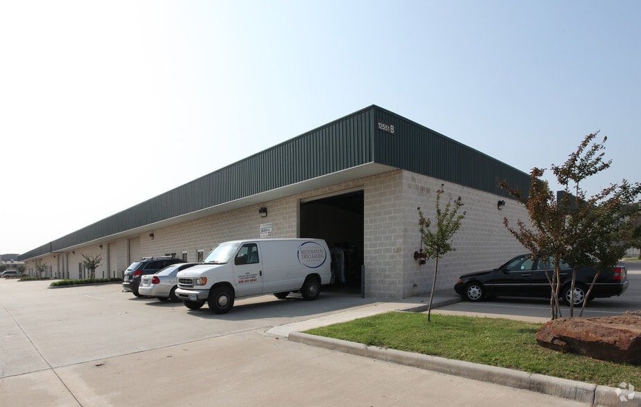 12551 Steeple Way Blvd, Houston, TX à louer - Photo principale – Image 2 sur 4