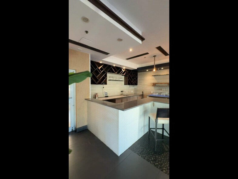 1103-1111 E Las Olas Blvd, Fort Lauderdale, FL à louer - Vidéo sur l’annonce professionnelle – Image 3 sur 32
