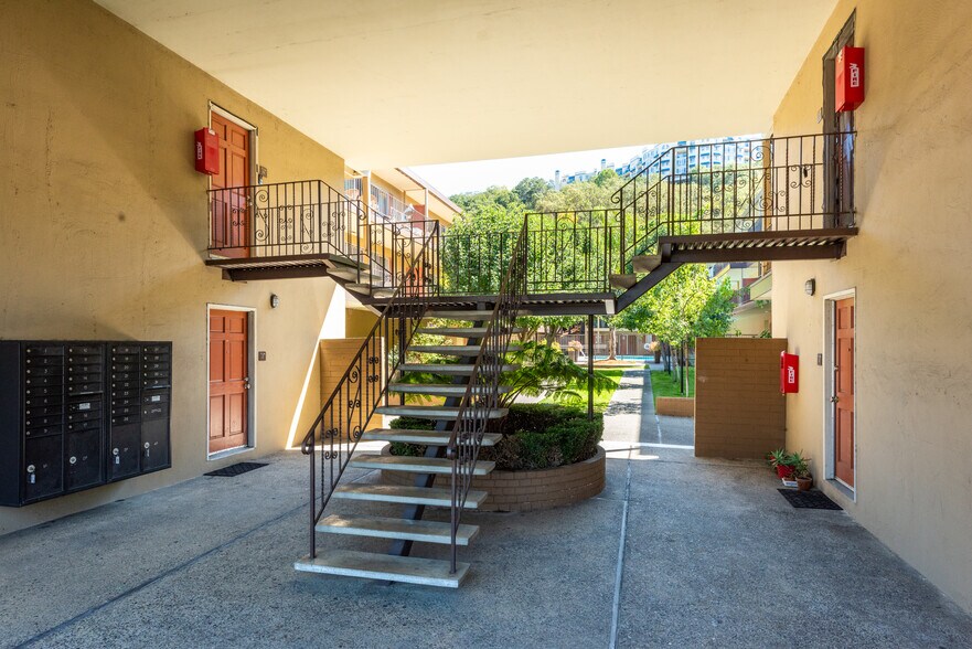 155 Nova Albion Way, San Rafael, CA à vendre - Photo de l’immeuble – Image 3 sur 27