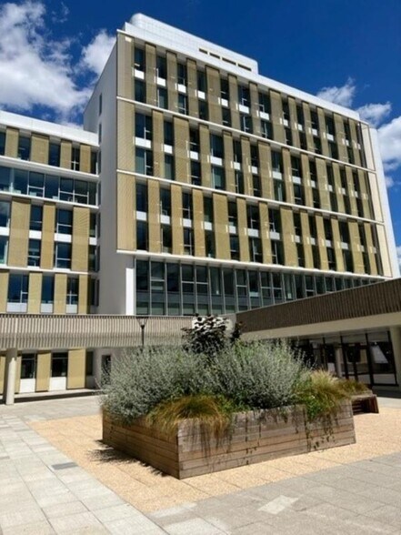 3 Avenue Du Centre, Guyancourt à louer - Photo de l’immeuble – Image 2 sur 9