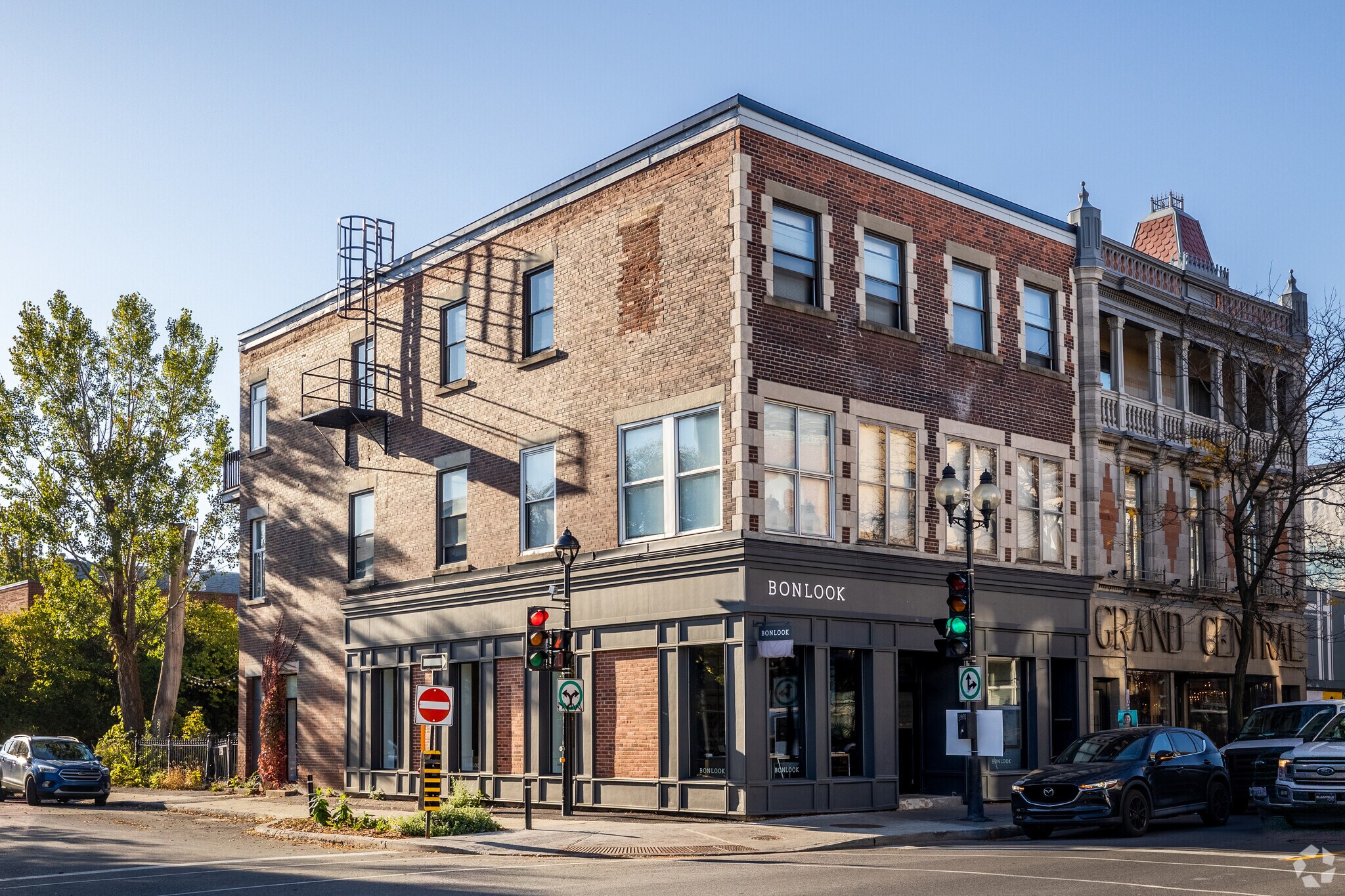 2440-2444 Rue Notre-Dame O, Montréal, QC à louer Photo principale– Image 1 sur 5