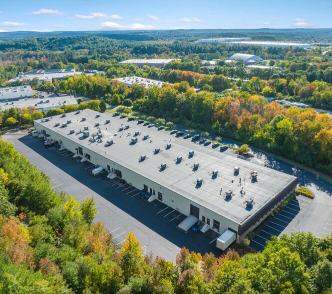 261 Cedar Hill St, Marlborough, MA à louer - Photo de l’immeuble – Image 3 sur 6