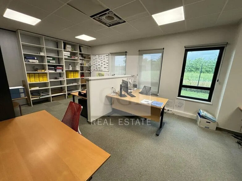 Bureau dans Saint-Priest à vendre - Photo de l’immeuble – Image 3 sur 9