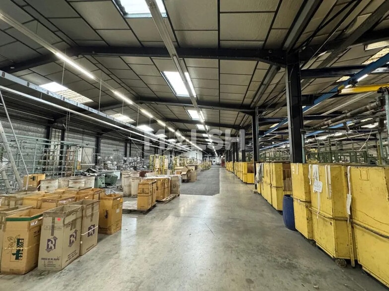 Industriel/Logistique dans Saint-Chamond à vendre - Photo de l’immeuble – Image 3 sur 5