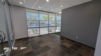 4215 E McDowell Rd, Mesa, AZ à louer Photo de l’immeuble– Image 2 sur 7