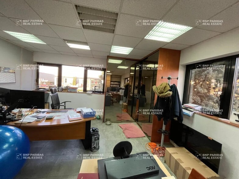 Local d’activités dans Genas à louer - Photo de l’immeuble – Image 2 sur 20