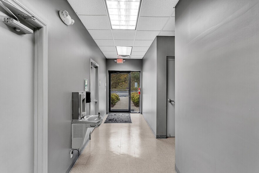 4491 School Rd S, Murrysville, PA à vendre - Photo intérieure – Image 1 sur 45