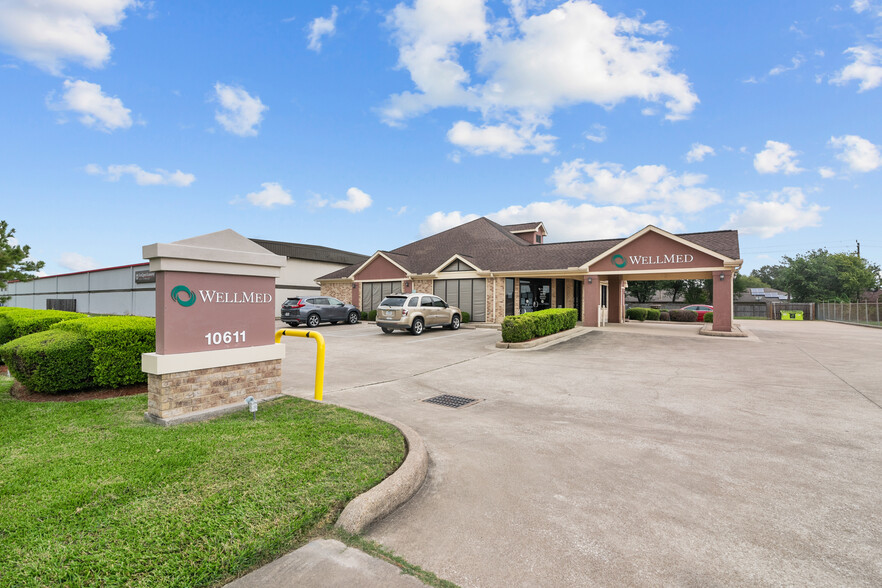 10611 W Fairmont Pky, La Porte, TX à louer - Photo principale – Image 1 sur 25