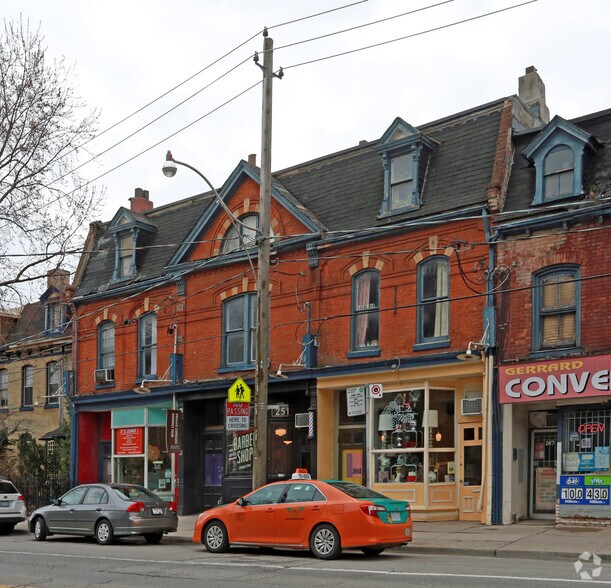 249-253 Gerrard St E, Toronto, ON à louer - Photo de l’immeuble – Image 3 sur 7