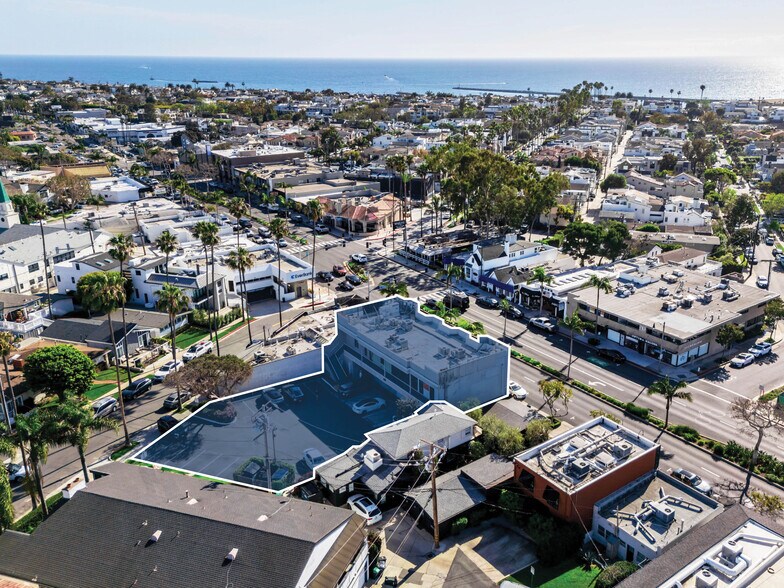 2744 E Coast Hwy, Corona del Mar, CA à vendre - Photo de l’immeuble – Image 2 sur 14