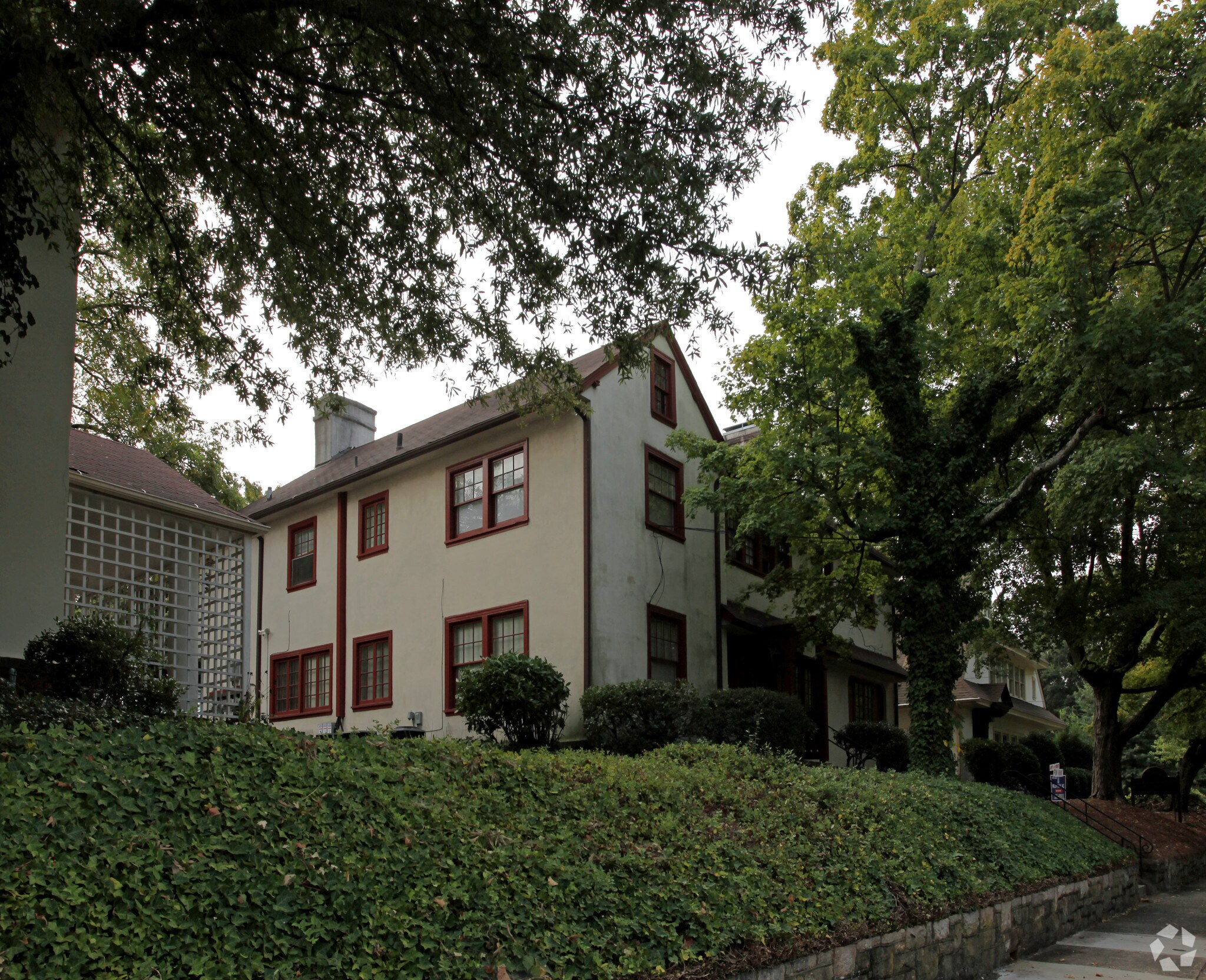 1012 W Fifth St, Winston-Salem, NC à louer Photo principale– Image 1 sur 9
