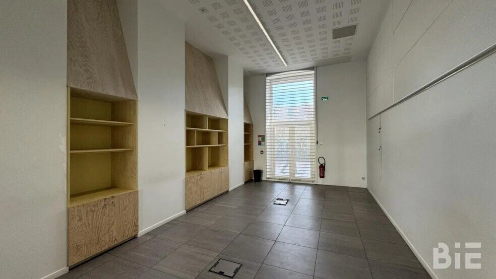 Bureau dans Bordeaux à louer - Photo de l’immeuble – Image 3 sur 4
