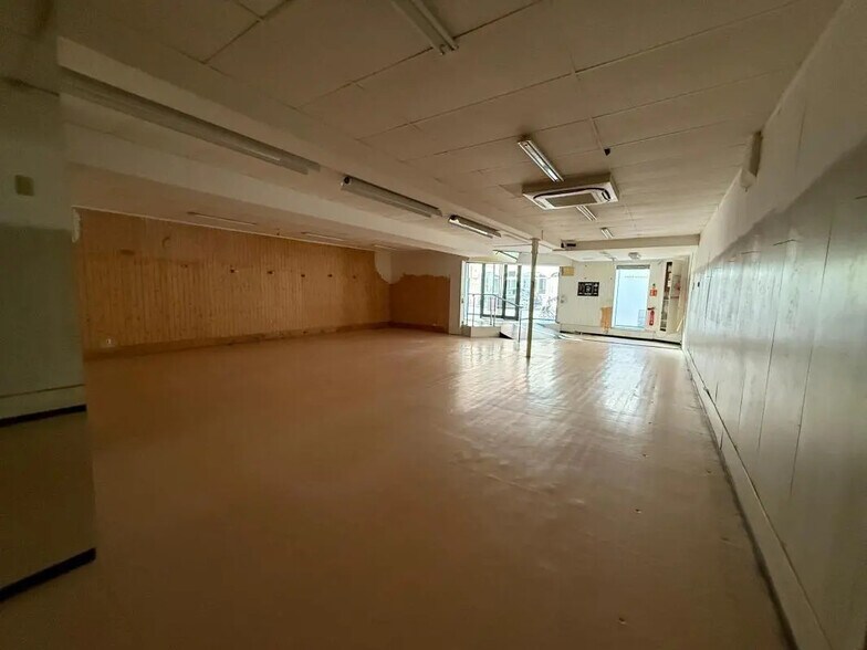 Local d’activités dans Bourg-en-Bresse à louer - Photo de l’immeuble – Image 3 sur 4