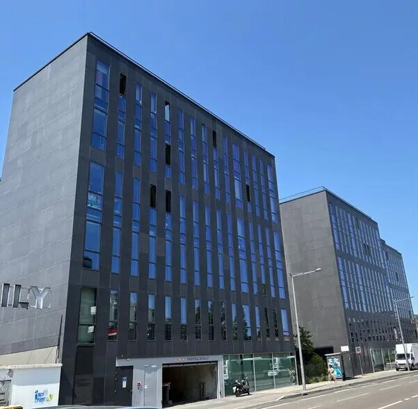 57-59 Rue De Saint-Cyr, Lyon à louer - Photo de l’immeuble – Image 1 sur 12