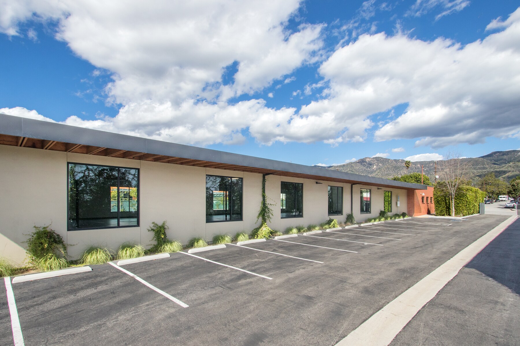 6325 San Fernando Rd, Glendale, CA à louer Photo principale– Image 1 sur 13