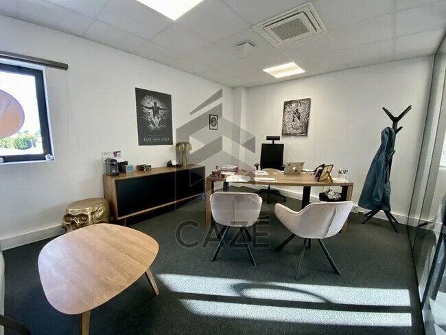 Plus de détails pour Bureau à vendre