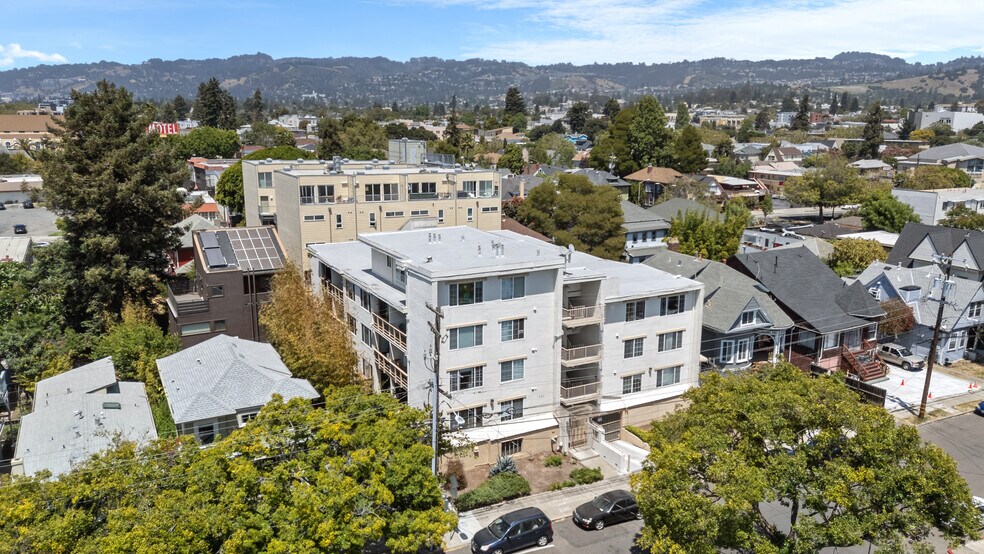 484 37th St, Oakland, CA à vendre - Photo de l’immeuble – Image 1 sur 1