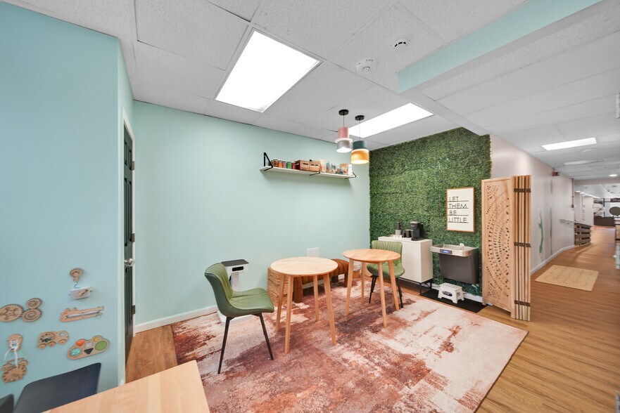 1321 Rockville Pike, Rockville, MD à louer - Photo de l’immeuble – Image 3 sur 26