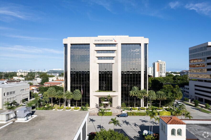 901 PONCE DE LEON Blvd, Coral Gables, FL à louer - Photo de l’immeuble – Image 3 sur 10