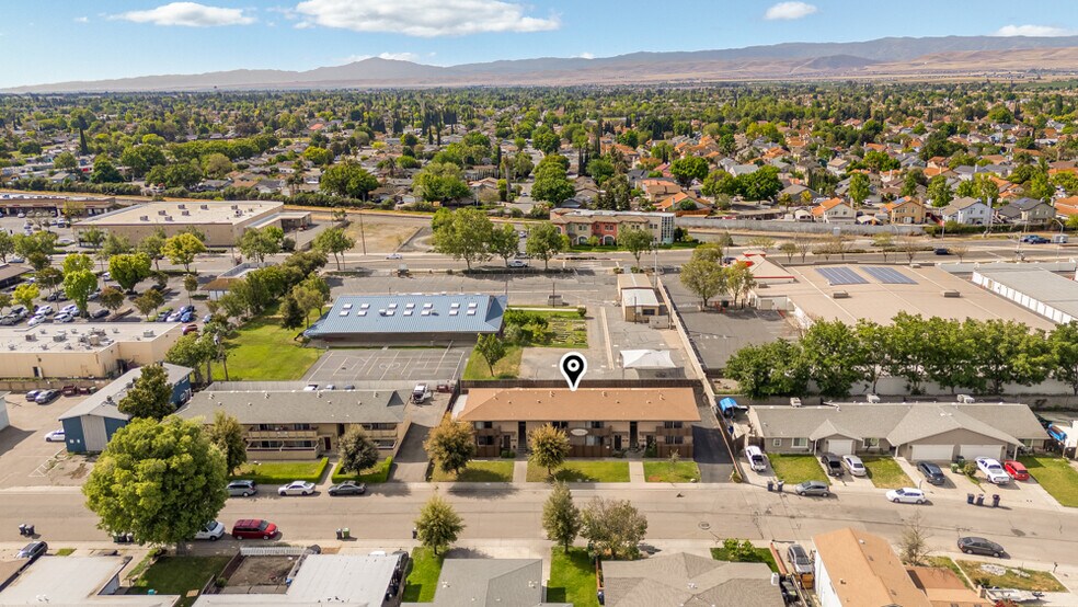 1510 W 12th St, Tracy, CA à vendre - Photo de l’immeuble – Image 3 sur 24