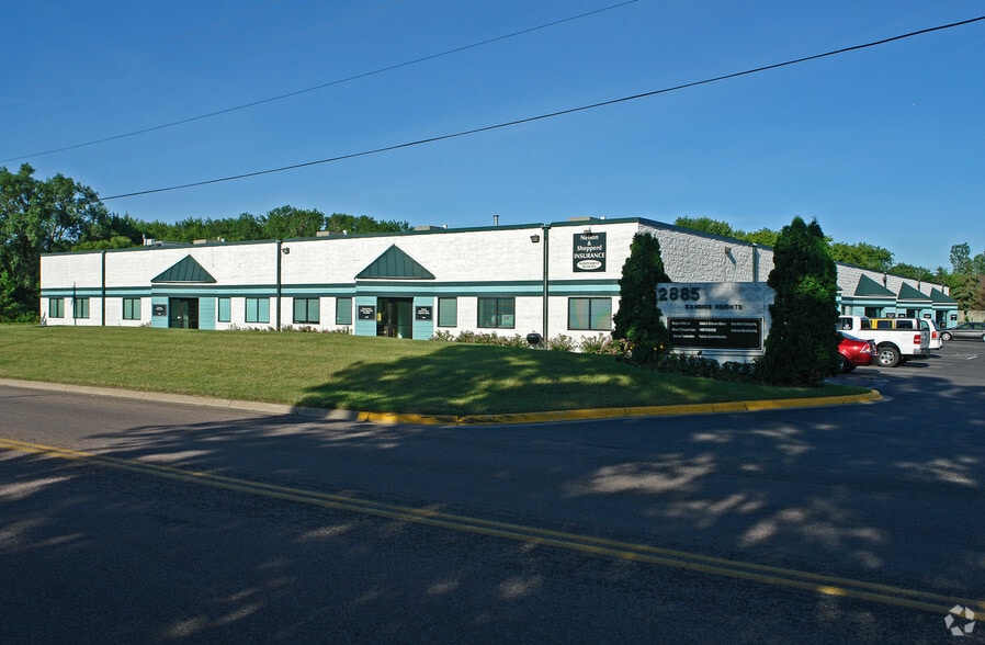 2885 Country Dr, Little Canada, MN à louer - Photo principale – Image 1 sur 5