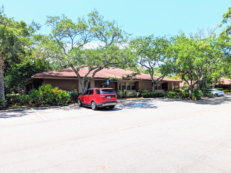 3701 Cortez Rd W, Bradenton, FL à louer - Photo principale – Image 1 sur 9