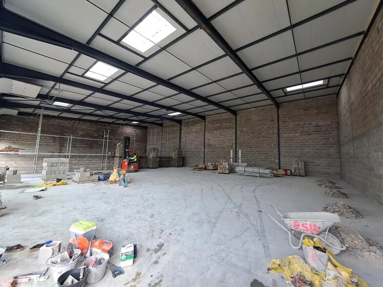 Local d'activités dans Trévoux à vendre - Photo de la construction – Image 3 sur 3