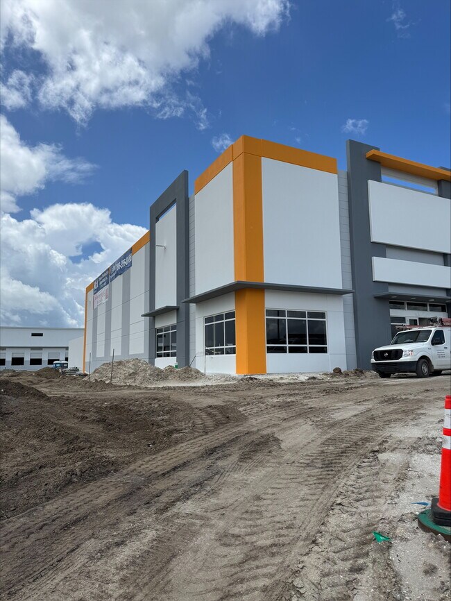 Plus de détails pour 12070 SW Tom Mackie Blvd, Port Saint Lucie, FL - Industriel/Logistique à louer