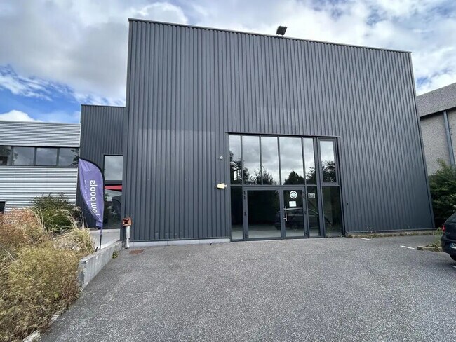 Plus de détails pour Local d’activités à vendre
