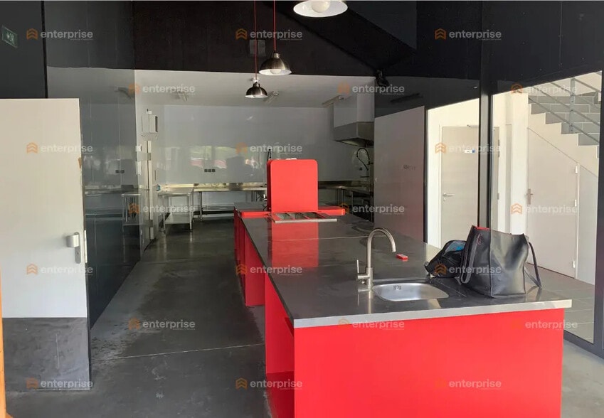 Local d'activités dans Wasquehal à vendre - Photo de l’immeuble – Image 3 sur 8