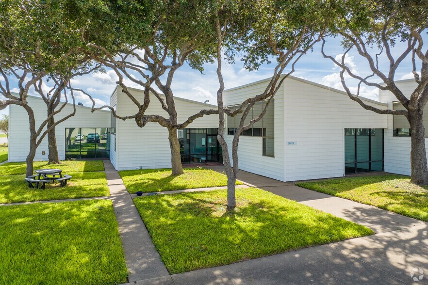 1733 N Padre Island Dr, Corpus Christi, TX à vendre - Photo principale – Image 1 sur 29