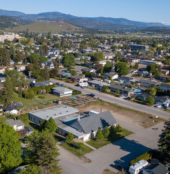 250 Gibbs Rd W, Kelowna, BC à vendre - Photo de l’immeuble – Image 3 sur 5