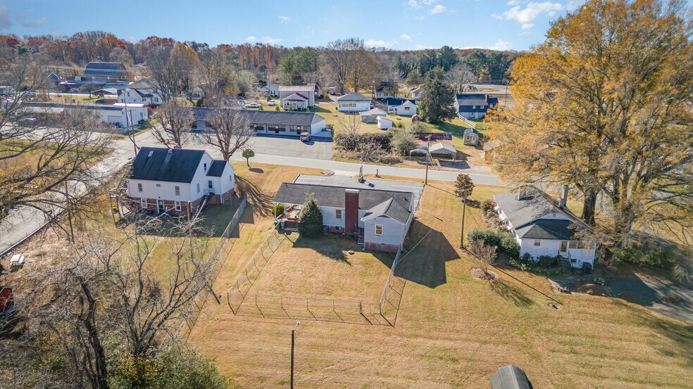 317 E King St, King, NC à vendre - Photo de l’immeuble – Image 2 sur 10