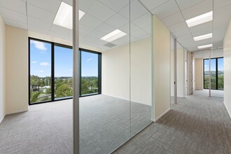 520 Newport Center Dr, Newport Beach, CA à louer Photo intérieure– Image 2 sur 5