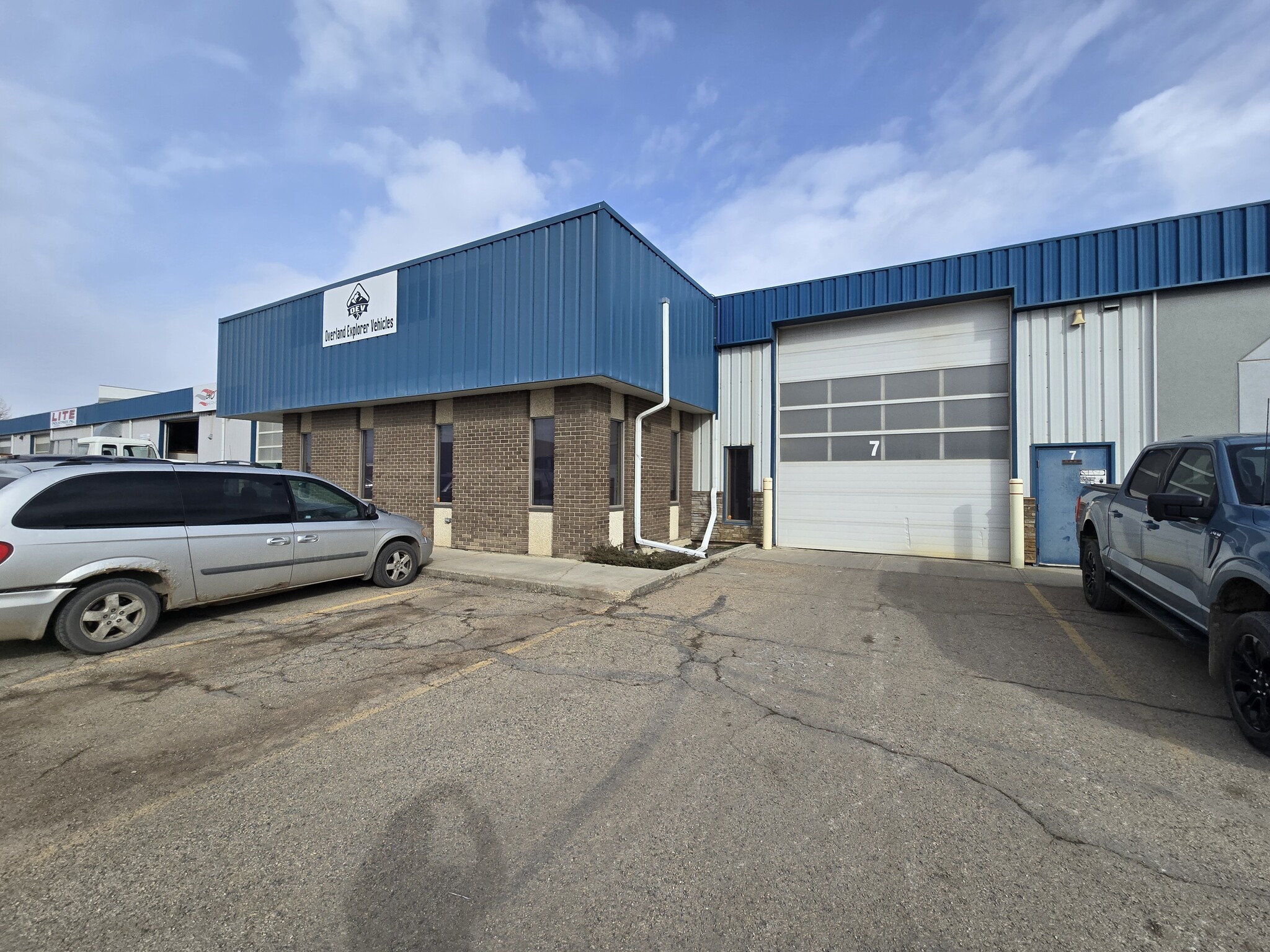 8319 Chiles Industrial Rd, Red Deer, AB à louer Photo de l’immeuble– Image 1 sur 20