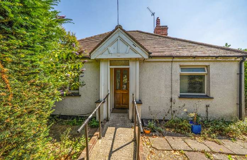 125 Chaldon Rd, Caterham à vendre Photo principale– Image 1 sur 3