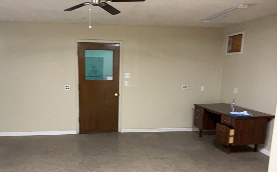 760 Waugh Ln, Ukiah, CA à louer - Photo de l’immeuble – Image 3 sur 10