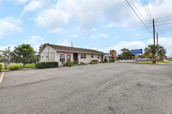 1319 S Woodland Blvd, Deland, FL à vendre - Photo de l’immeuble – Image 3 sur 6