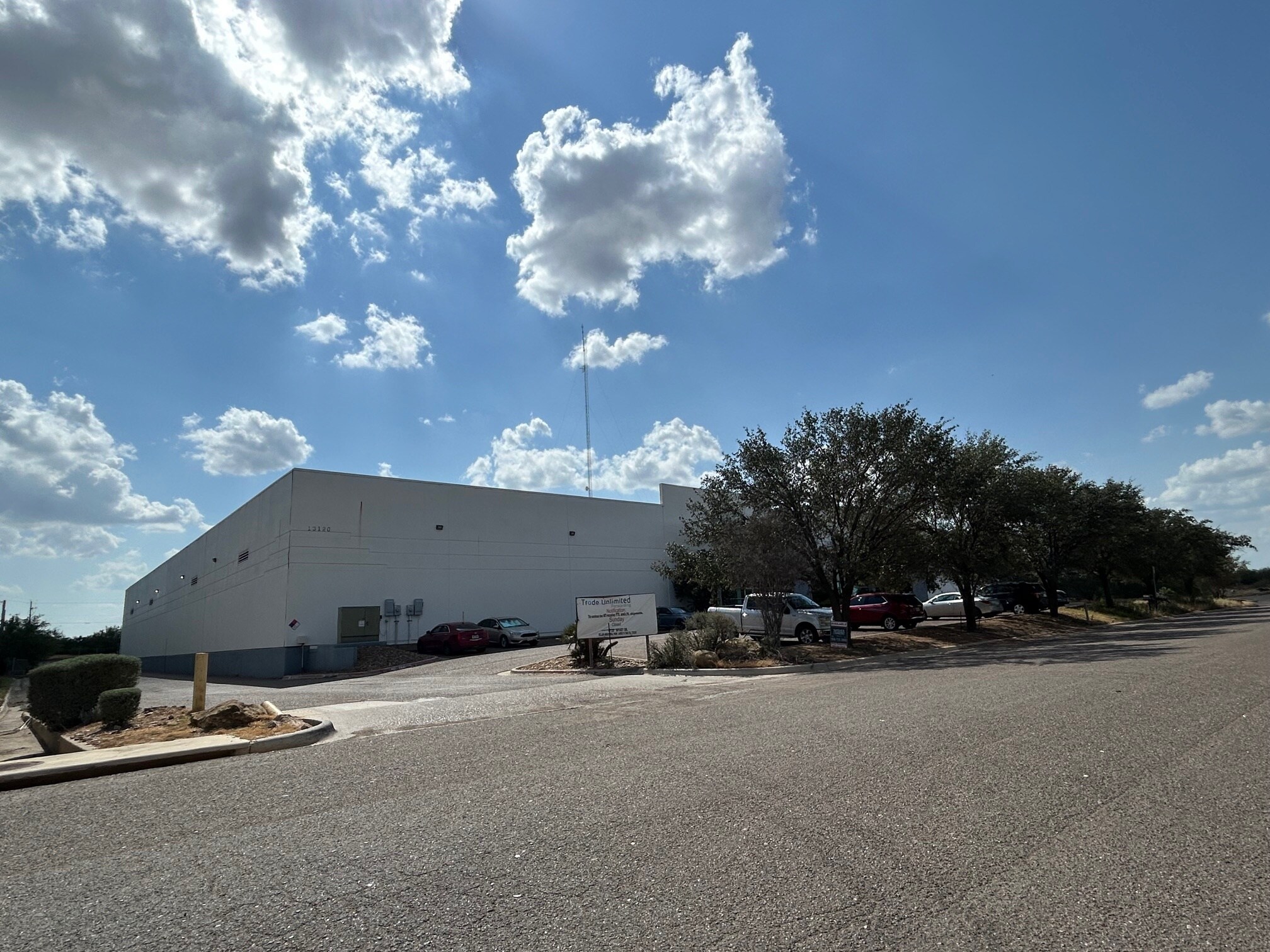13120 Spivey Dr, Laredo, TX à louer Photo de l’immeuble– Image 1 sur 10