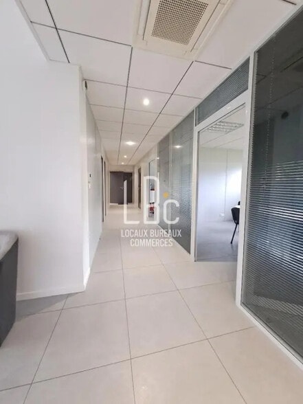 Bureau dans Remouille à vendre - Photo de l’immeuble – Image 3 sur 5